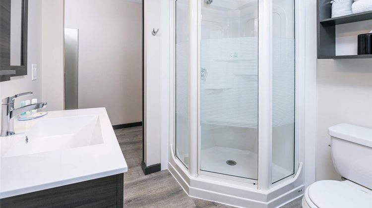 Quality Inn & Conference Centre Kingston Suite