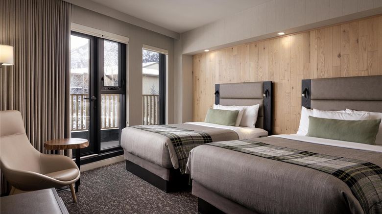 <b>Peaks Hotel and Suites Room</b>. Images powered by <a href="https://iceportal.shijigroup.com/" title="IcePortal" target="_blank">IcePortal</a>.