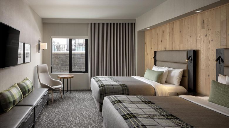 <b>Peaks Hotel and Suites Room</b>. Images powered by <a href="https://iceportal.shijigroup.com/" title="IcePortal" target="_blank">IcePortal</a>.