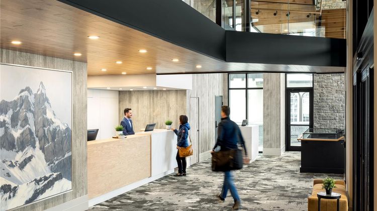 Peaks Hotel and Suites Lobby