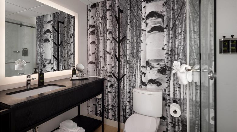 <b>Peaks Hotel and Suites Room</b>. Images powered by <a href="https://iceportal.shijigroup.com/" title="IcePortal" target="_blank">IcePortal</a>.