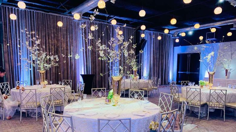 <b>Hotel Nyack Lobby</b>. Images powered by <a href="https://iceportal.shijigroup.com/" title="IcePortal" target="_blank">IcePortal</a>.