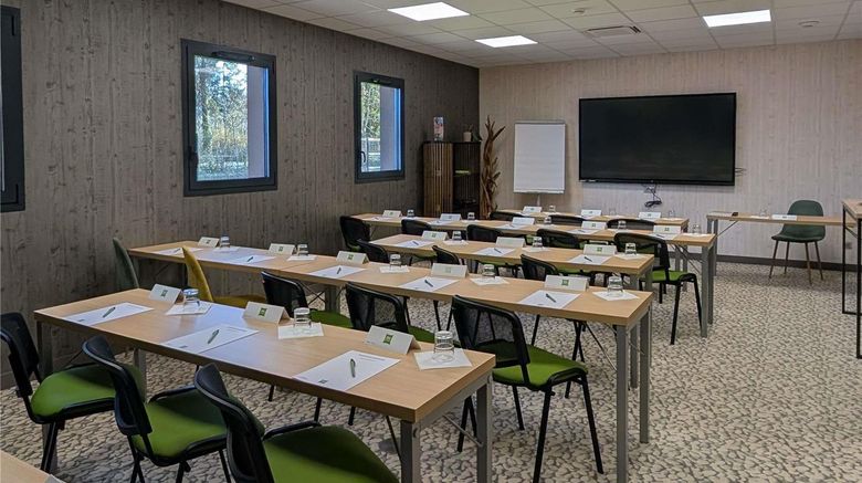 <b>Ibis Styles Contres-Cheverny Meeting</b>. Images powered by <a href="https://iceportal.shijigroup.com/" title="IcePortal" target="_blank">IcePortal</a>.
