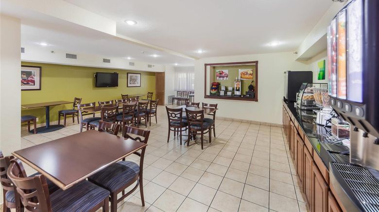 <b>Quality Inn Lincoln Restaurant</b>. Images powered by <a href="https://iceportal.shijigroup.com/" title="IcePortal" target="_blank">IcePortal</a>.