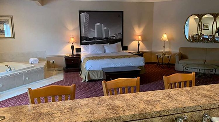 Super 8 by Wyndham Albany Room