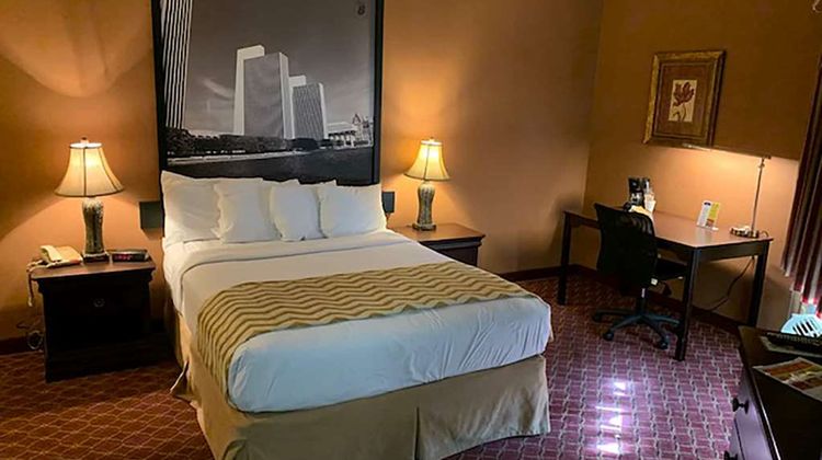 Super 8 by Wyndham Albany Room