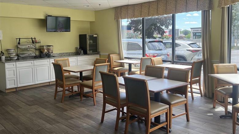 <b>Super 8 by Wyndham Albany Lobby</b>. Images powered by <a href="https://iceportal.shijigroup.com/" title="IcePortal" target="_blank">IcePortal</a>.