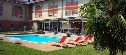 Domaine des Fontaines Pool