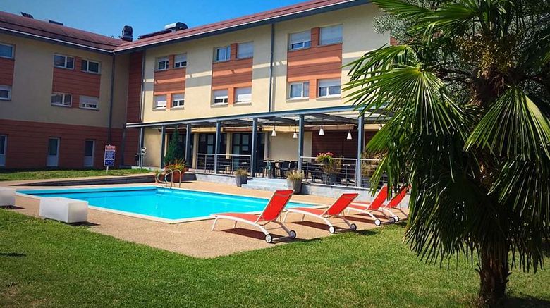 <b>Domaine des Fontaines Pool</b>. Images powered by <a href="https://iceportal.shijigroup.com/" title="IcePortal" target="_blank">IcePortal</a>.