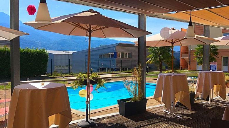 <b>Domaine des Fontaines Pool</b>. Images powered by <a href="https://iceportal.shijigroup.com/" title="IcePortal" target="_blank">IcePortal</a>.