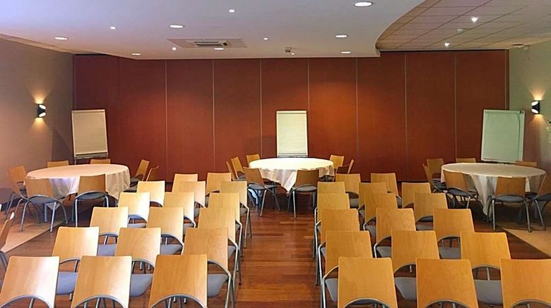 <b>Domaine des Fontaines Meeting</b>. Images powered by <a href="https://iceportal.shijigroup.com/" title="IcePortal" target="_blank">IcePortal</a>.