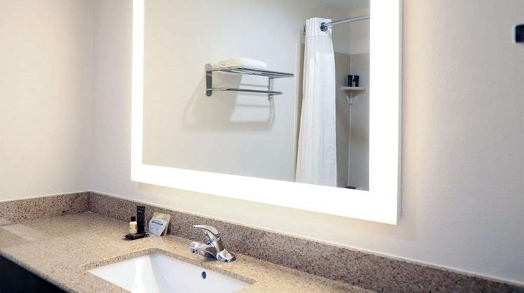 Wingate by Wyndham Ridgeland Room
