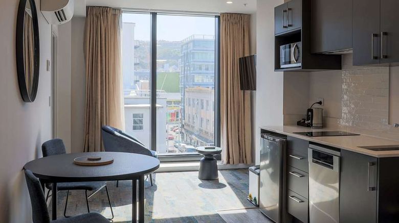 <b>Ramada by Wyndham Wellington Room</b>. Images powered by <a href="https://iceportal.shijigroup.com/" title="IcePortal" target="_blank">IcePortal</a>.