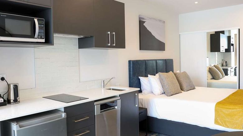 <b>Ramada by Wyndham Wellington Room</b>. Images powered by <a href="https://iceportal.shijigroup.com/" title="IcePortal" target="_blank">IcePortal</a>.