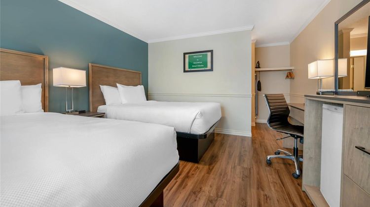 Econo Lodge Inn and Suites Kelowna Room