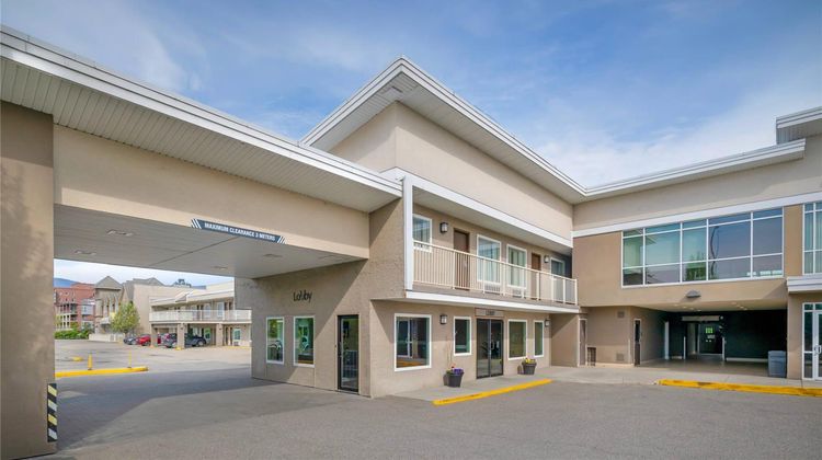 Econo Lodge Inn and Suites Kelowna Exterior