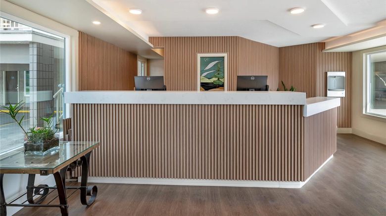 <b>Econo Lodge Inn and Suites Kelowna Lobby</b>. Images powered by <a href="https://iceportal.shijigroup.com/" title="IcePortal" target="_blank">IcePortal</a>.