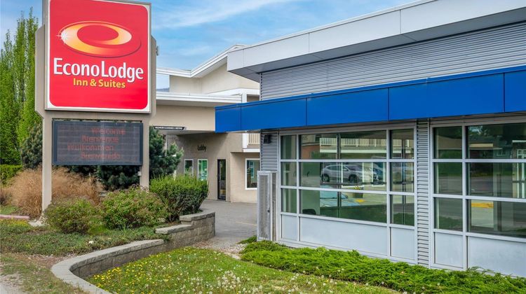 Econo Lodge Inn and Suites Kelowna Exterior