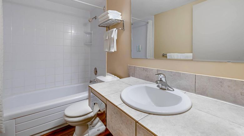 <b>Econo Lodge Inn and Suites Kelowna Room</b>. Images powered by <a href="https://iceportal.shijigroup.com/" title="IcePortal" target="_blank">IcePortal</a>.