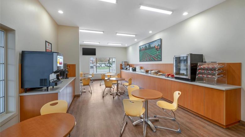 <b>Econo Lodge Inn and Suites Kelowna Restaurant</b>. Images powered by <a href="https://iceportal.shijigroup.com/" title="IcePortal" target="_blank">IcePortal</a>.
