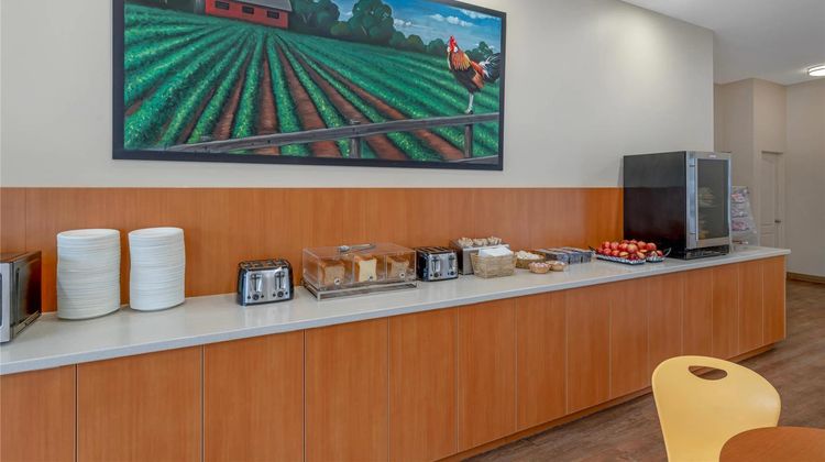 Econo Lodge Inn and Suites Kelowna Restaurant
