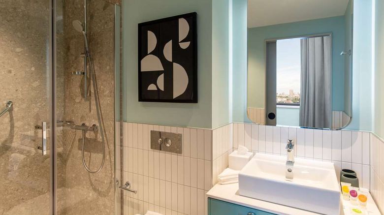 <b>Hyatt Place London City East Room</b>. Images powered by <a href="https://iceportal.shijigroup.com/" title="IcePortal" target="_blank">IcePortal</a>.