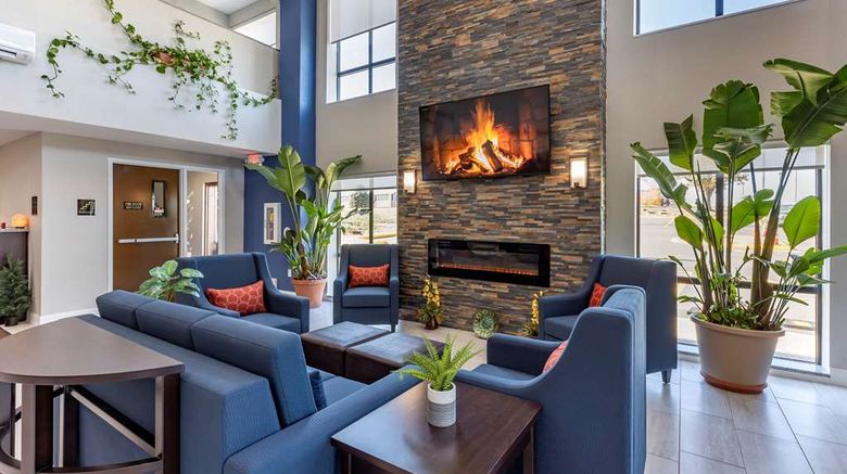 <b>Comfort Suites Saint Louis Lobby</b>. Images powered by <a href="https://iceportal.shijigroup.com/" title="IcePortal" target="_blank">IcePortal</a>.