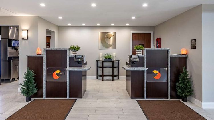 Comfort Suites Saint Louis Lobby