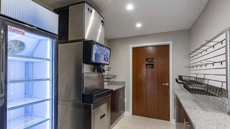<b>Comfort Suites Saint Louis Other</b>. Images powered by <a href="https://iceportal.shijigroup.com/" title="IcePortal" target="_blank">IcePortal</a>.