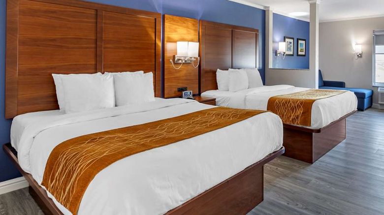 <b>Comfort Suites Saint Louis Suite</b>. Images powered by <a href="https://iceportal.shijigroup.com/" title="IcePortal" target="_blank">IcePortal</a>.