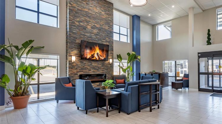 Comfort Suites Saint Louis Lobby