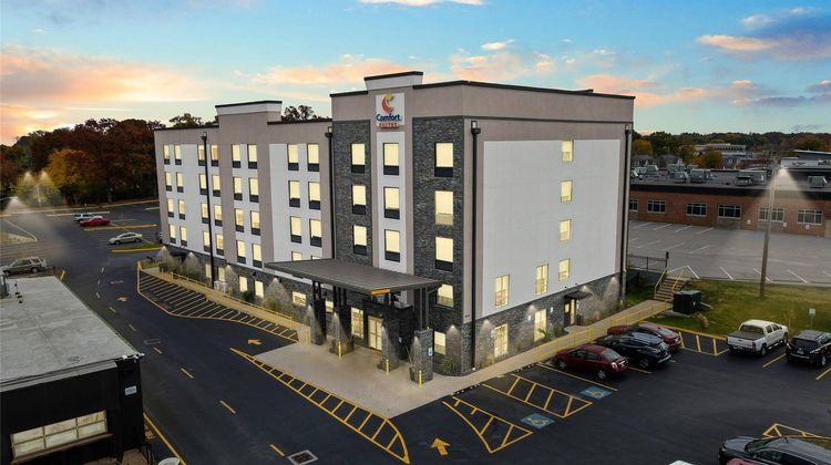 Comfort Suites Saint Louis Exterior