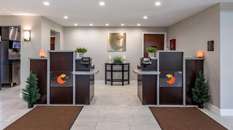 Comfort Suites Saint Louis Lobby