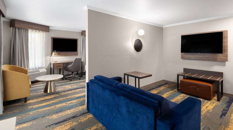 La Quinta Inn & Suites Yakima Downtown Suite