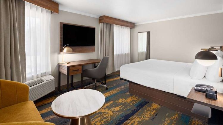 La Quinta Inn & Suites Yakima Downtown Suite