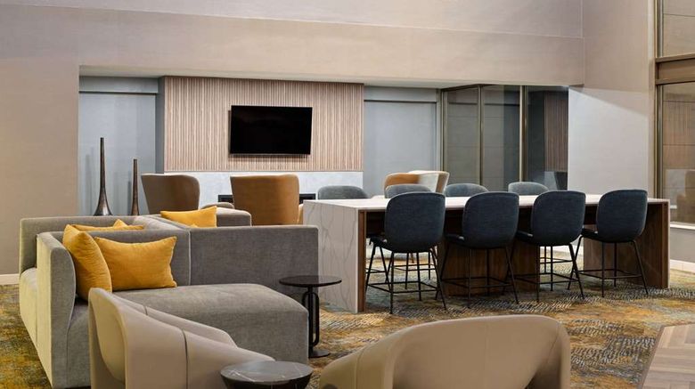 <b>La Quinta Inn & Suites Yakima Downtown Lobby</b>. Images powered by <a href="https://iceportal.shijigroup.com/" title="IcePortal" target="_blank">IcePortal</a>.