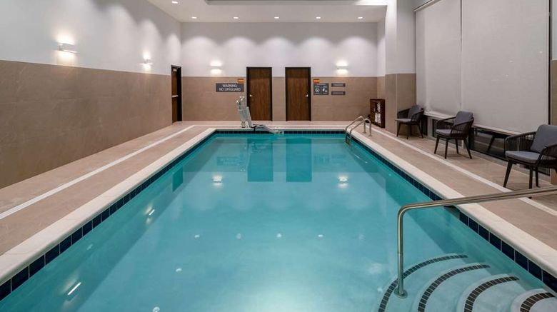 <b>La Quinta Inn & Suites Downtown Stadium Pool</b>. Images powered by <a href="https://iceportal.shijigroup.com/" title="IcePortal" target="_blank">IcePortal</a>.