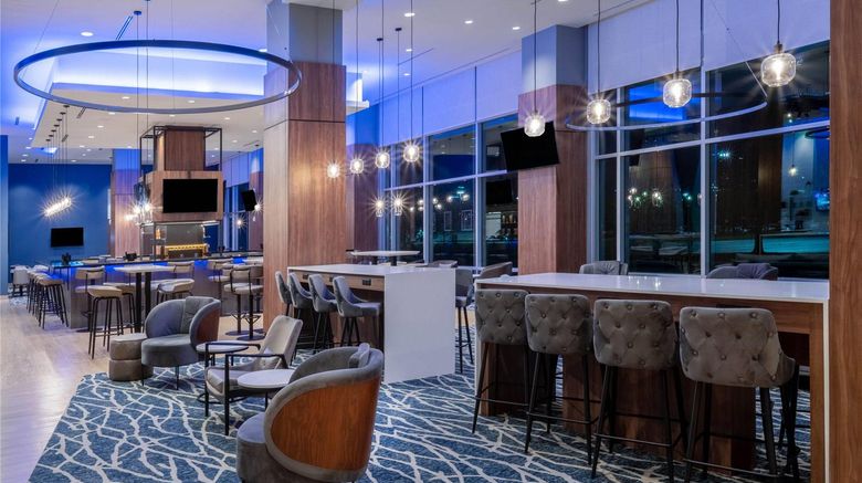 <b>La Quinta Inn & Suites Downtown Stadium Lobby</b>. Images powered by <a href="https://iceportal.shijigroup.com/" title="IcePortal" target="_blank">IcePortal</a>.