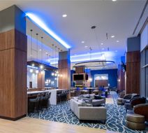 La Quinta Inn & Suites Downtown Stadium Lobby