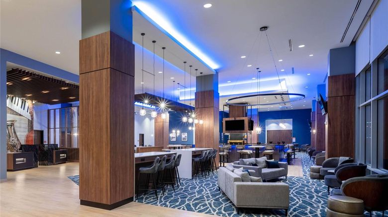 <b>La Quinta Inn & Suites Downtown Stadium Lobby</b>. Images powered by <a href="https://iceportal.shijigroup.com/" title="IcePortal" target="_blank">IcePortal</a>.