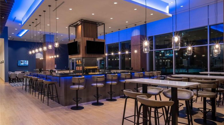 <b>La Quinta Inn & Suites Downtown Stadium Restaurant</b>. Images powered by <a href="https://iceportal.shijigroup.com/" title="IcePortal" target="_blank">IcePortal</a>.