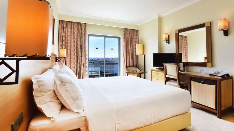 <b>Hotel Real Oeiras Room</b>. Images powered by <a href="https://iceportal.shijigroup.com/" title="IcePortal" target="_blank">IcePortal</a>.
