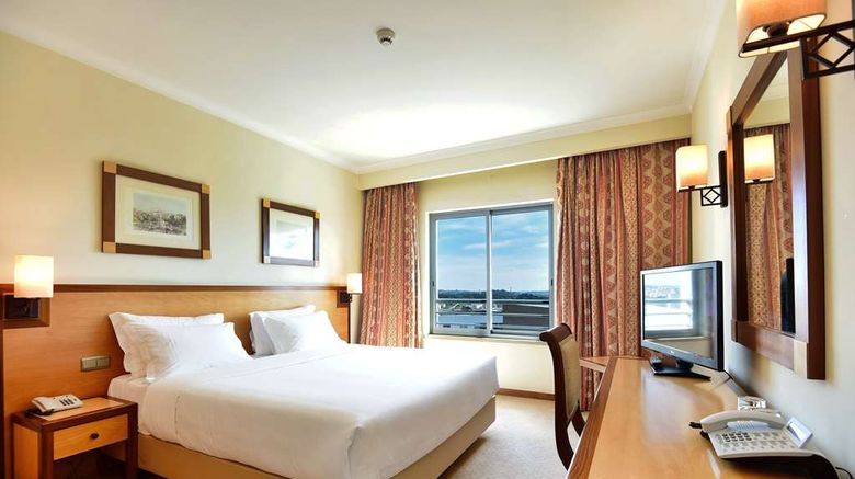 <b>Hotel Real Oeiras Suite</b>. Images powered by <a href="https://iceportal.shijigroup.com/" title="IcePortal" target="_blank">IcePortal</a>.