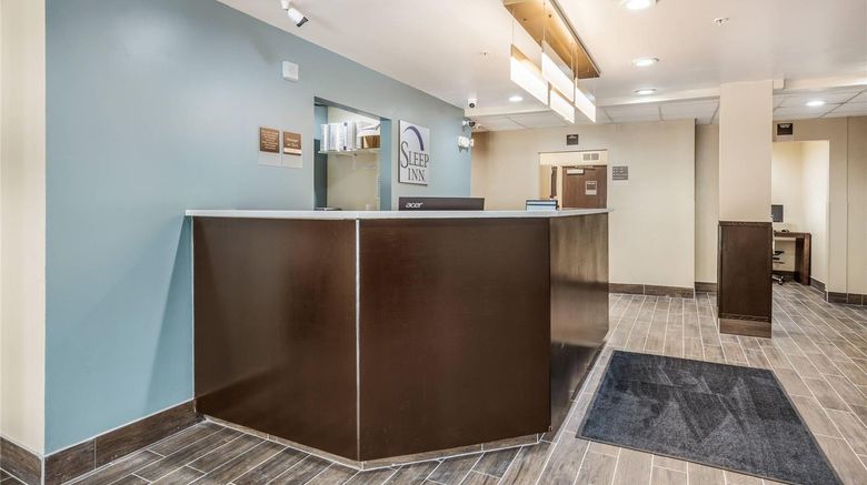 <b>Sleep Inn & Suites Lobby</b>. Images powered by <a href="https://iceportal.shijigroup.com/" title="IcePortal" target="_blank">IcePortal</a>.