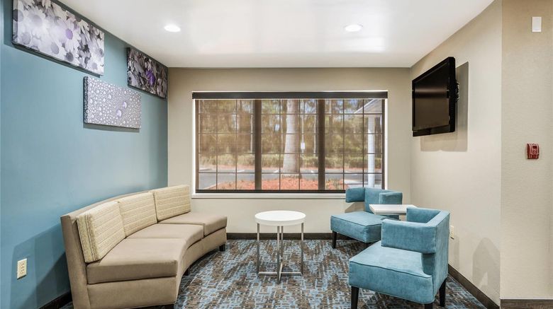 <b>Sleep Inn & Suites Lobby</b>. Images powered by <a href="https://iceportal.shijigroup.com/" title="IcePortal" target="_blank">IcePortal</a>.