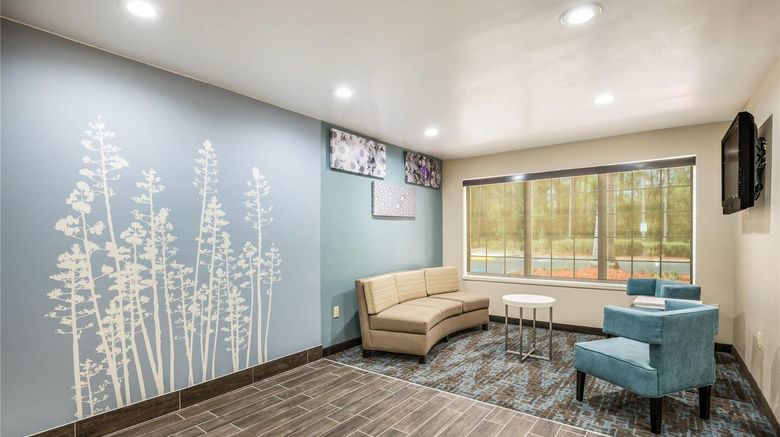 <b>Sleep Inn & Suites Lobby</b>. Images powered by <a href="https://iceportal.shijigroup.com/" title="IcePortal" target="_blank">IcePortal</a>.