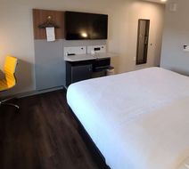 Microtel Inn & Suites by Wyndham Room