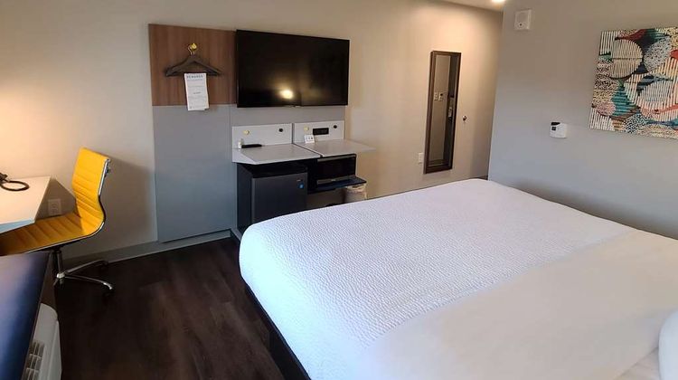 Microtel Inn & Suites by Wyndham Room