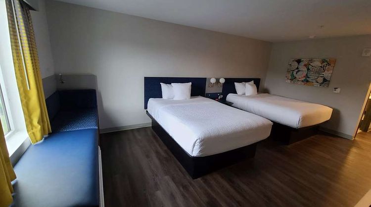Microtel Inn & Suites by Wyndham Room