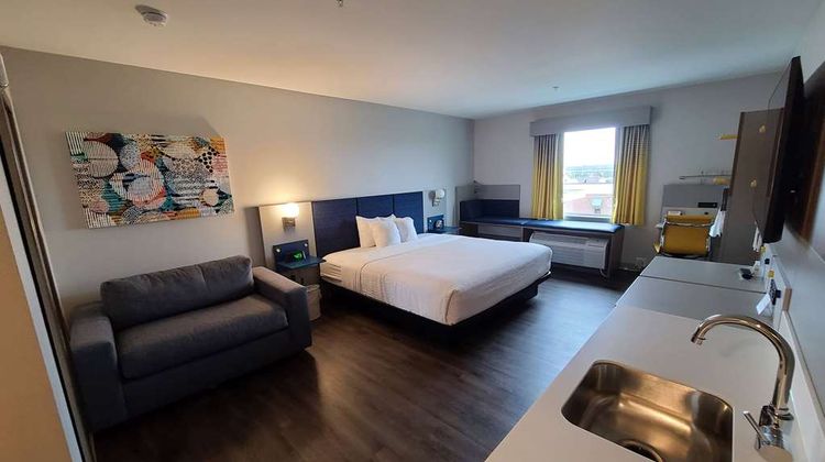 Microtel Inn & Suites by Wyndham Room